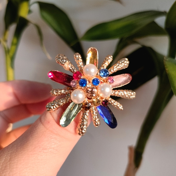 Rainbow Cocktail Daisy Ring - Picture 3 of 17